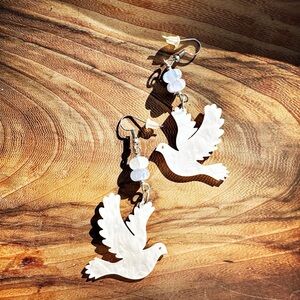 White mother of pearl resin bird earrings